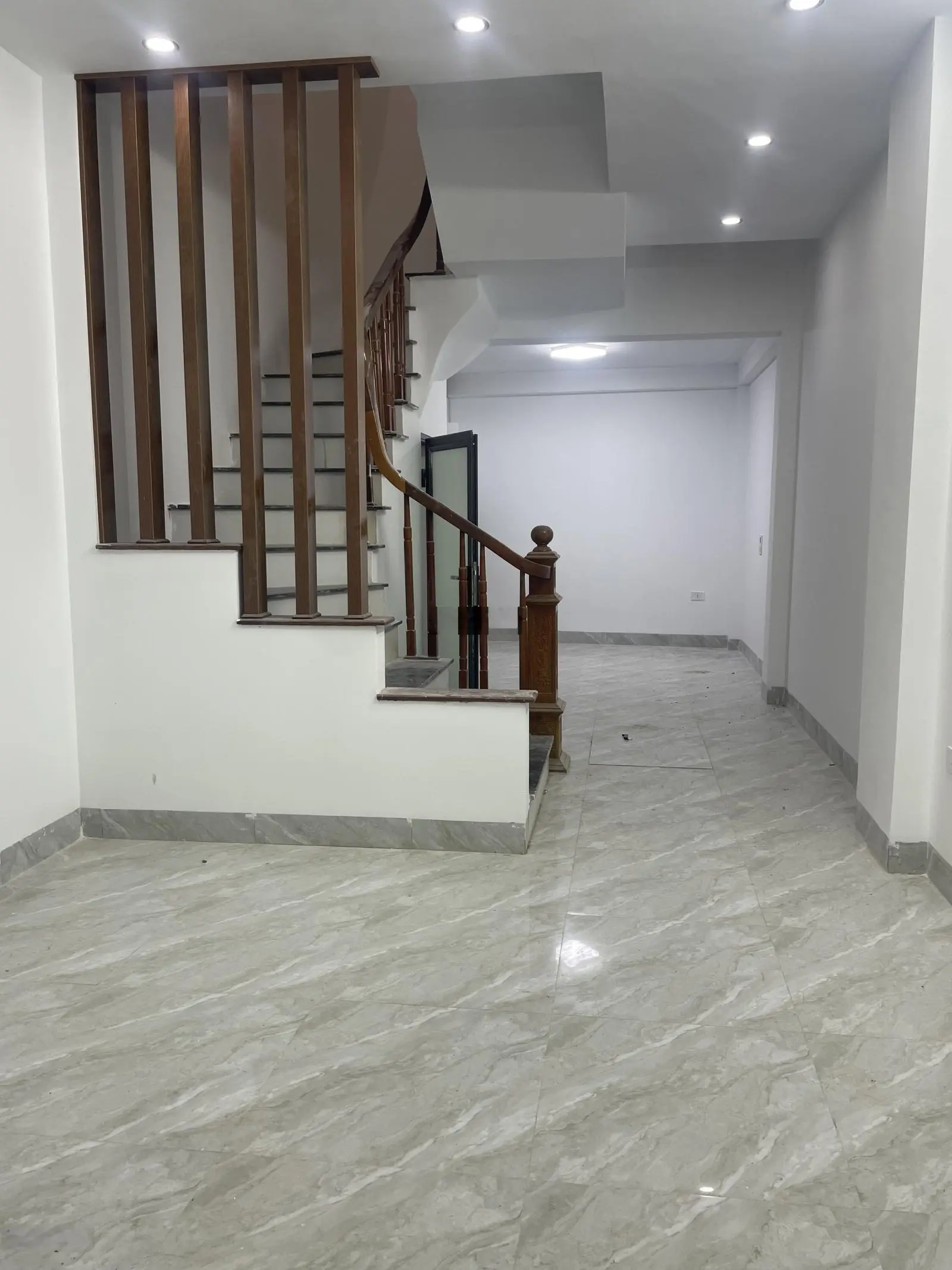 Bán nhà Hữu Hoà, Thanh Trì, 32m2, 5 tầng, nhà mới, 6 phòng ngủ, 4.3 tỷ( có thương lượng)