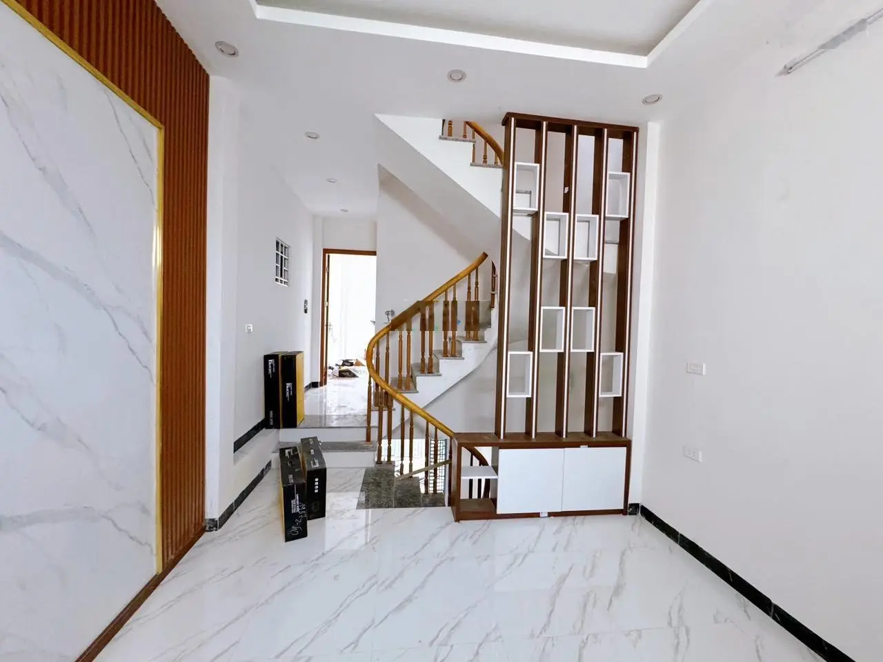 Nhà 4T*30m2, Ôtô đỗ cạnh, gần chợ, cây xăng Đồng Mai, Ngay QL6, ra bến xe Yên Nghĩa chỉ 3phút