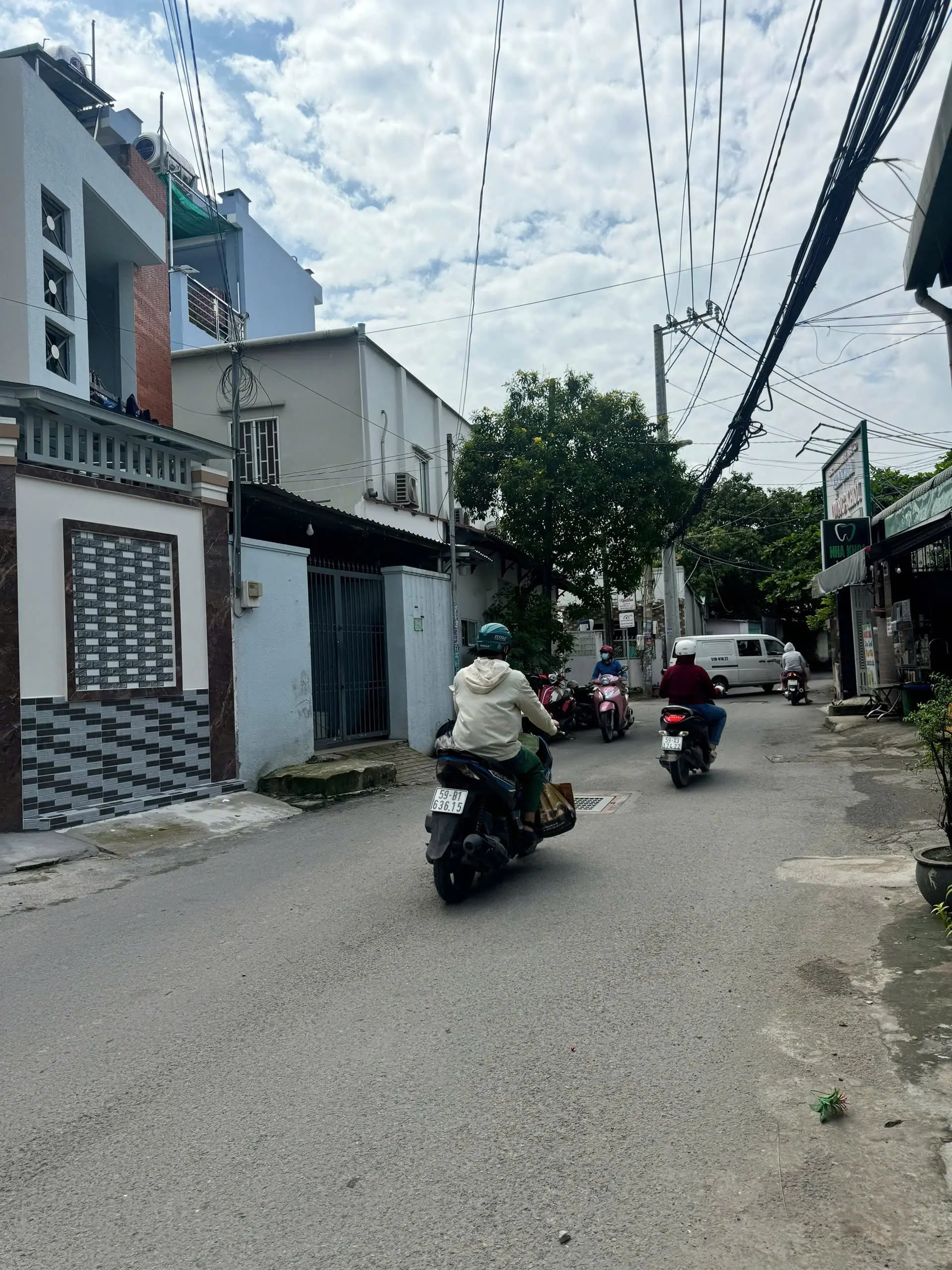 Bán nhà mặt tiền đường số 10 diện tích 1 trệt 2 lầu đường thông,đất 62m giá 8 tỷ LH 0915 698 ***