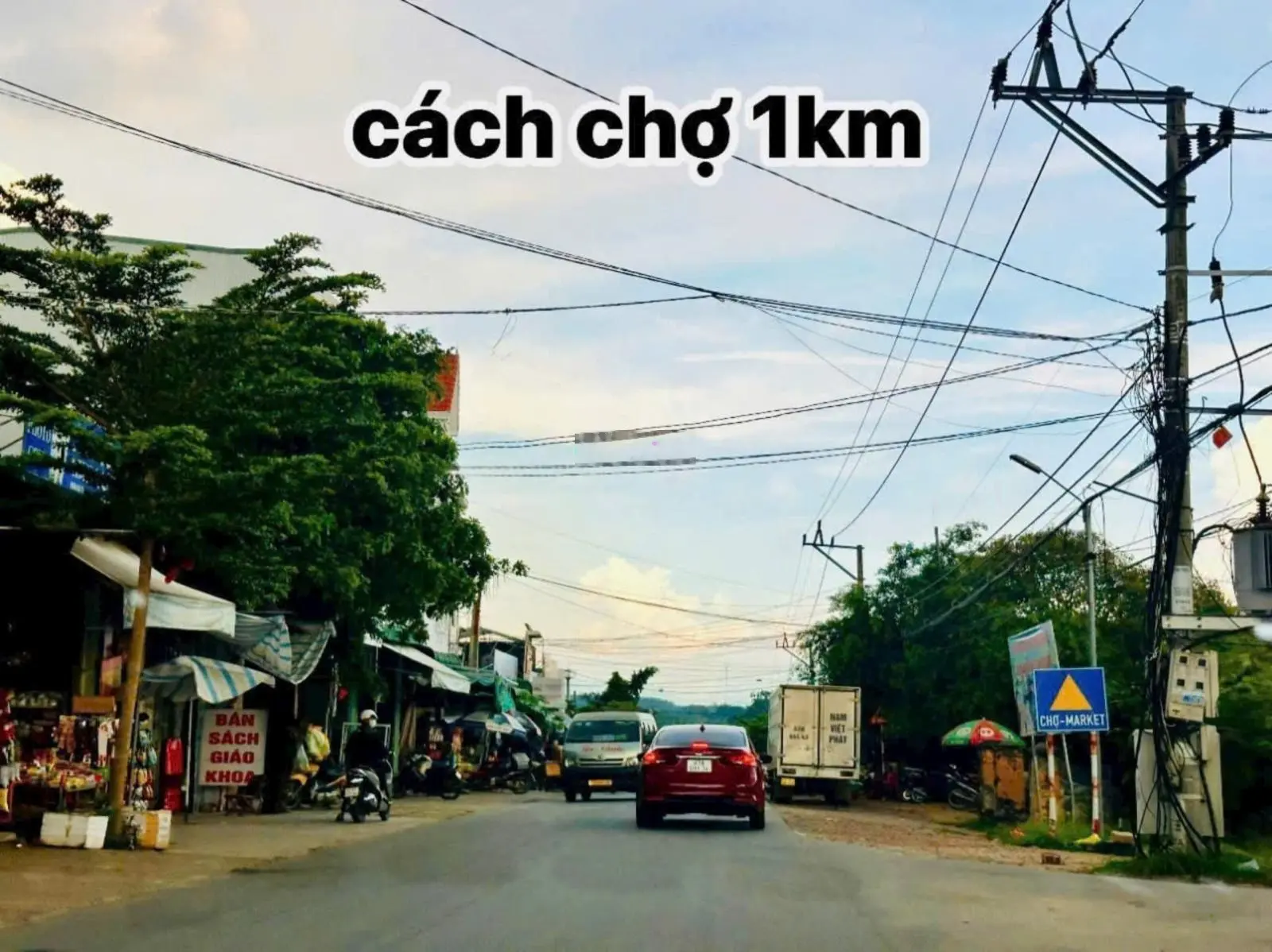 Bán 200m2 đất thổ cư- ngang 10m, dài 20m. Đường bê tông, gần ngã tư Dầu Giây. Giá 600 triệu/sổ