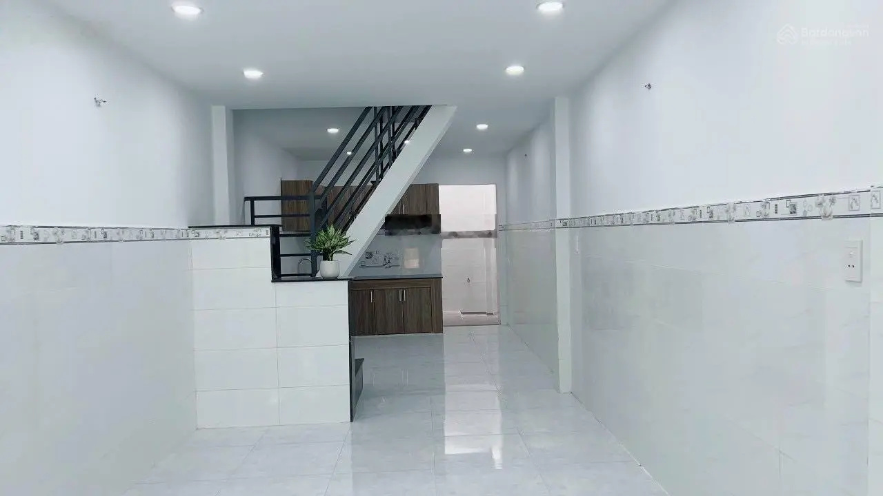 Bán gấp nhà mặt tiền Xã Trung Chánh, Hóc Môn. Sổ riêng. DT: 60,4 m2. Giá: 2.9 tỷ. LH: 0342 421 ***