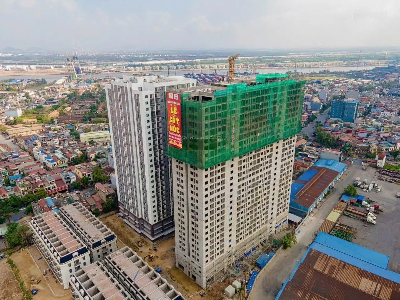 Bán nhanh 2 căn tầng cao - View Đảo Vũ Yên đẹp tòa CT1 NXH 384 Lê Thánh Tông