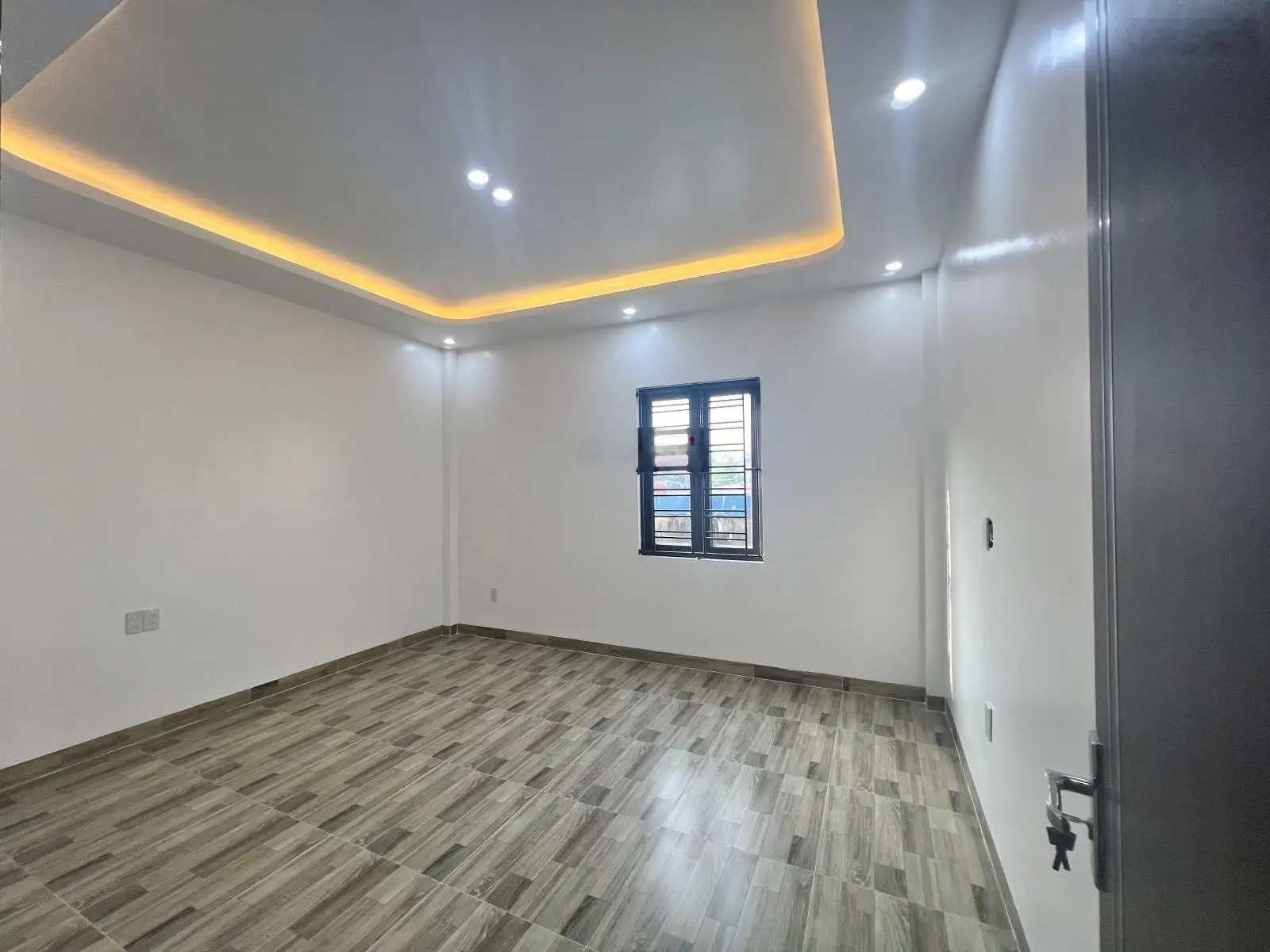 Bán nhà 52m2 xây 3 tầng gần Cầu Quay, Hồng Bàng ô tô chỉ 3,2tỷ.