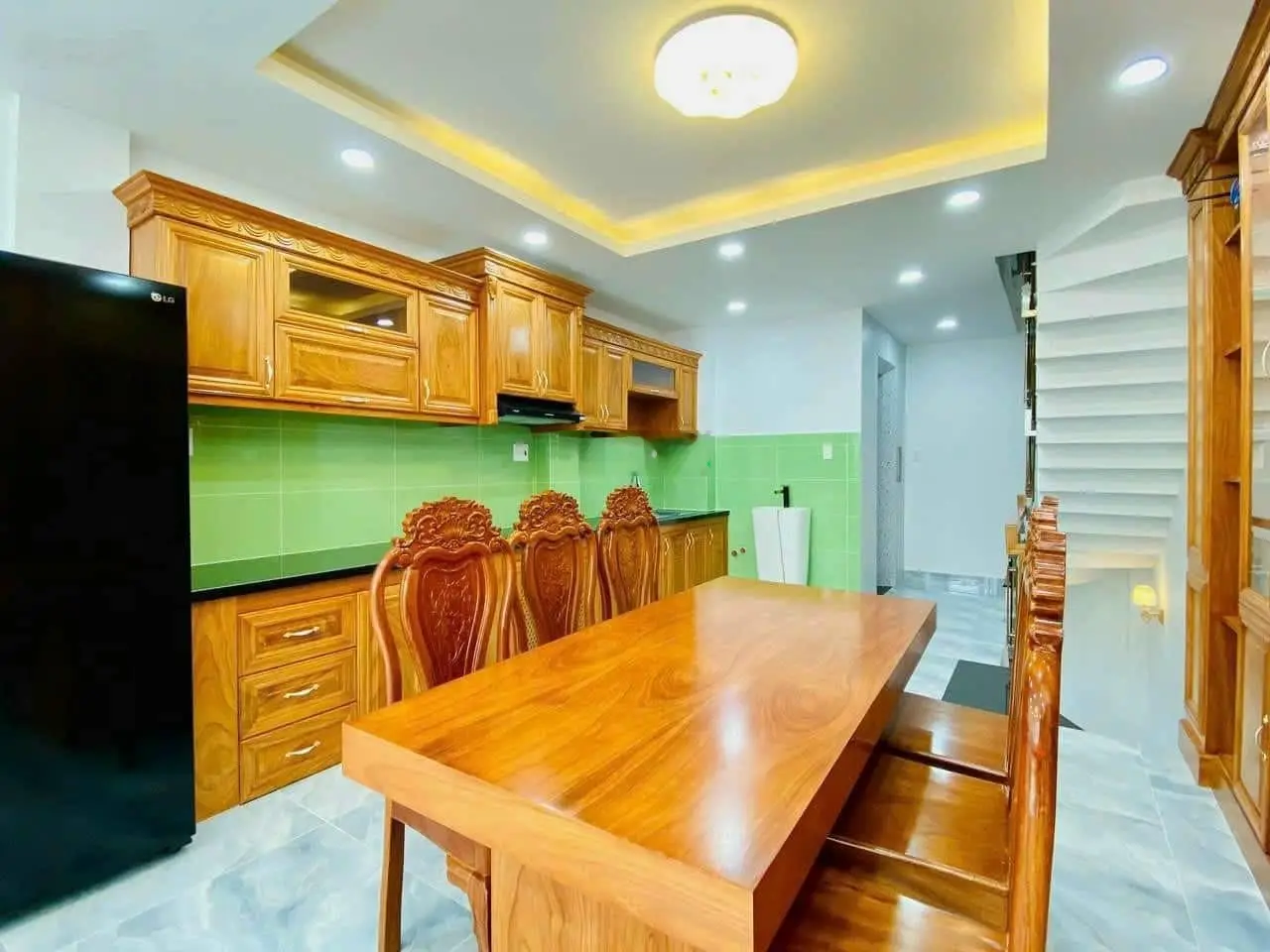 Bán nhà tặng nội thất. Đường Nguyễn Kiệm, P4, Phú Nhuận. 67m2. Còn HĐ thuê 25tr