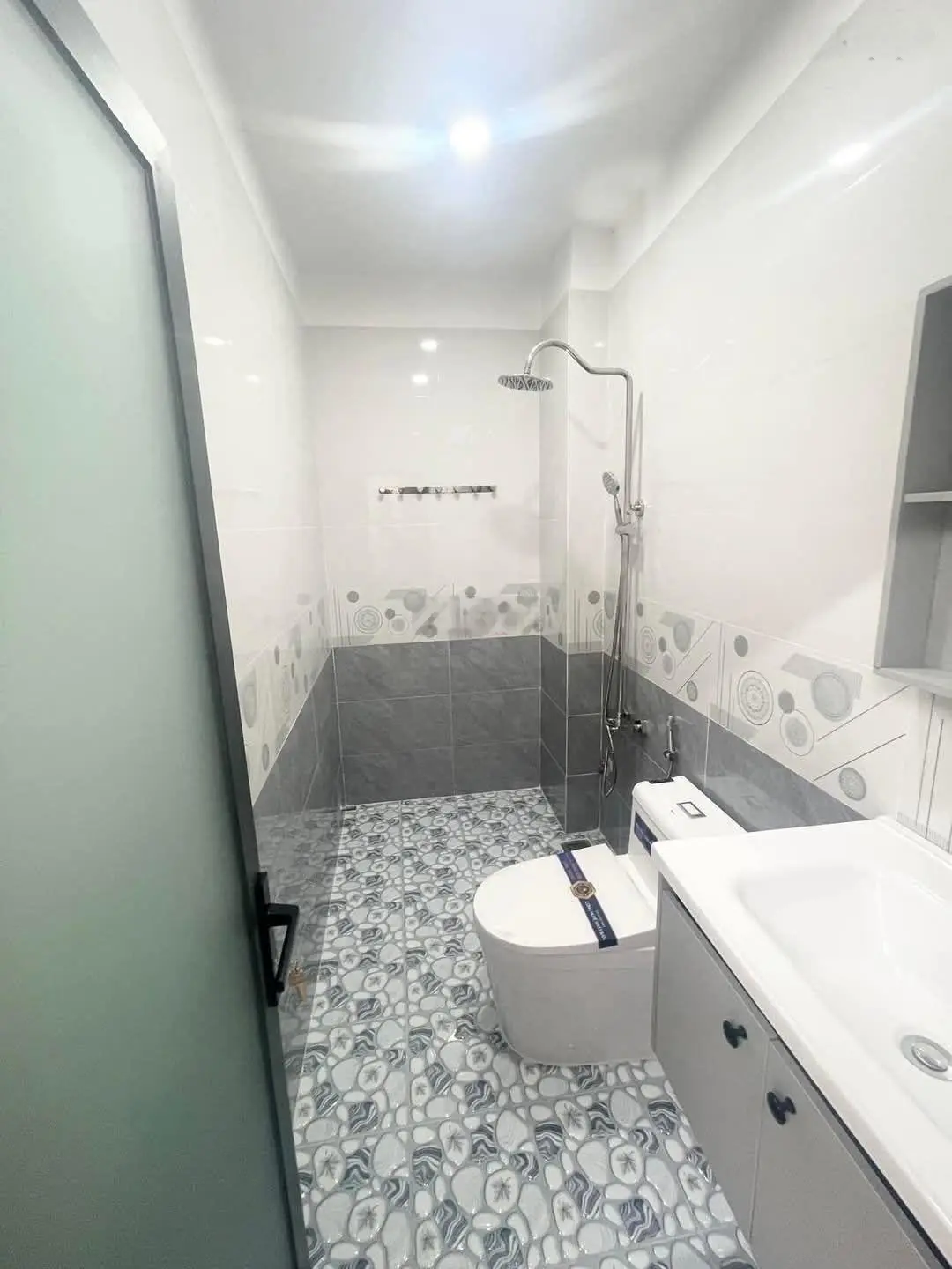 NHÀ BÁN GẤP BÙI MINH TRỰC P5 Q8.DT 78m(4x19,5m)1 trệt 2 lầu sân thượng,6PN,6WC.Giá 7,2 tỉ