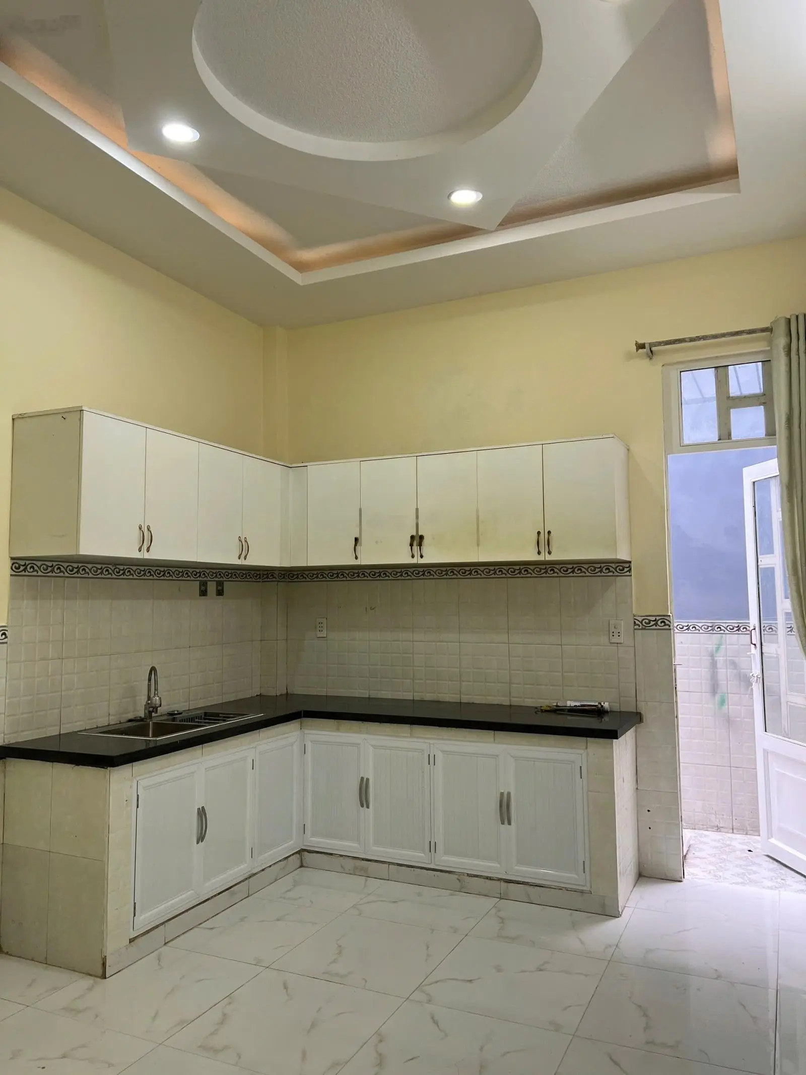 Nhà bán 3 tầng- ST -63m2(3,4 x 18) nở hậu 3,8-Giá: 6 tỷ2 TL- hẻm ô tô cách 10m Bùi Minh Trực P6Q8