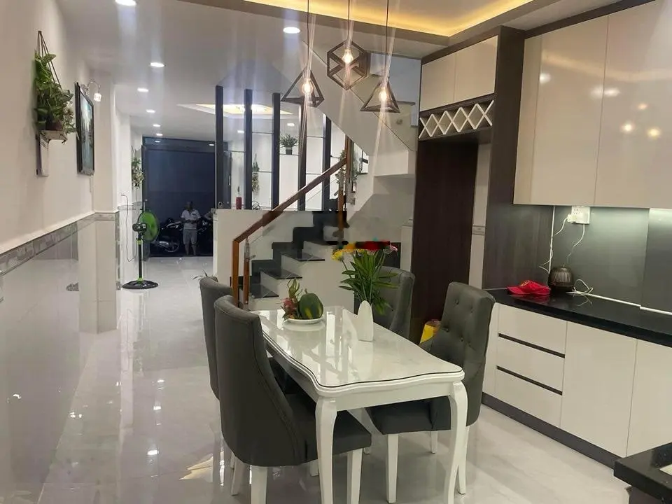 Nhà đẹp lung linh ngay Nguyễn Văn Cừ Q5. 42m2. SHR bao công chứng