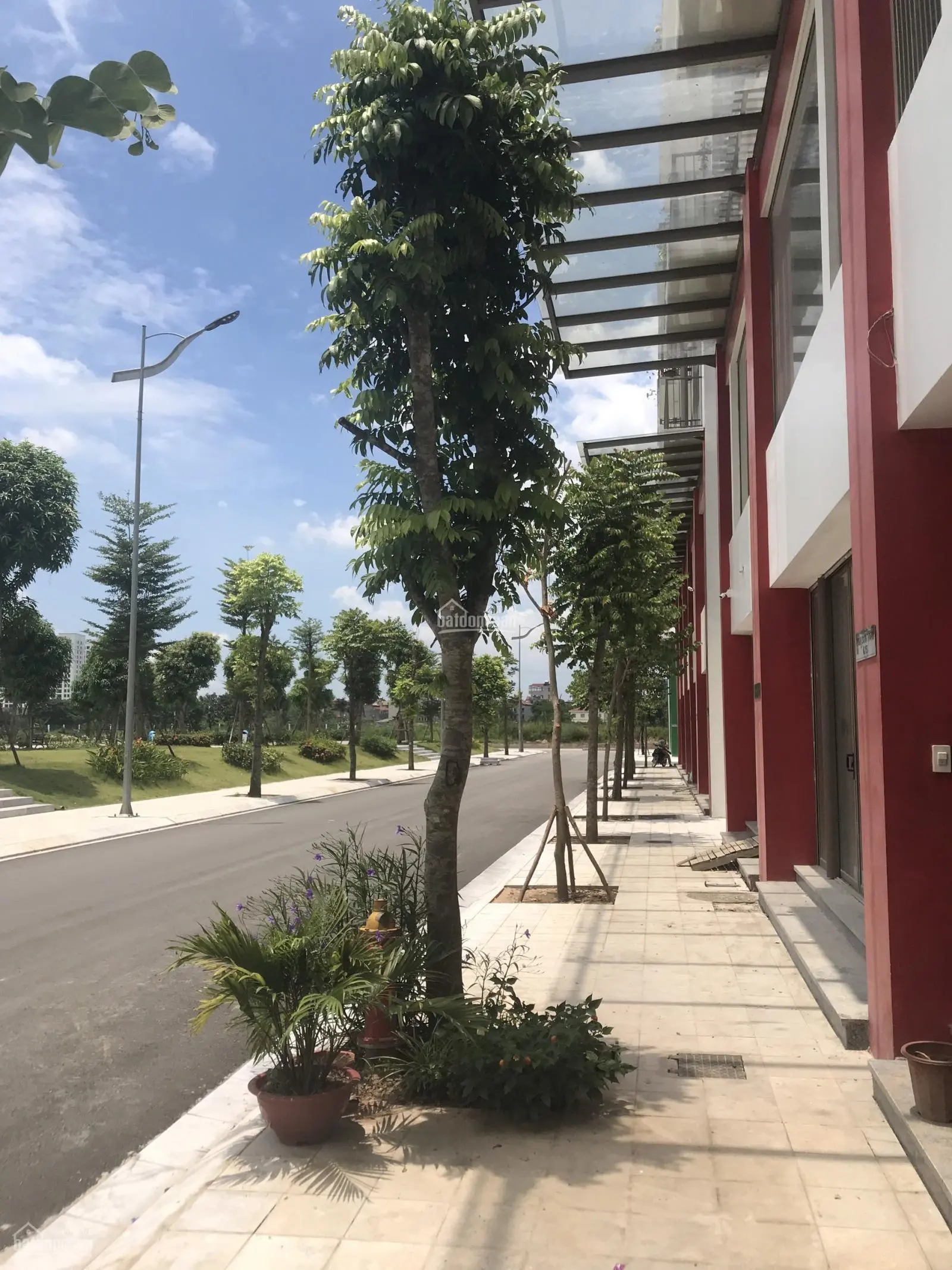 Cần bán gấp 2 căn shophouse Khai Sơn 90m2, 76m2. View hồ vị trí cực đẹp, KD đỉnh LH: 0965855393