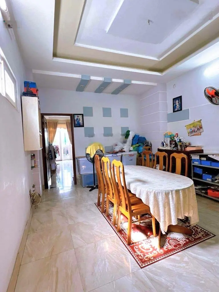 Mặt tiền Bến Vân Đồn hiếm bán, 89,4 m2, 5 tầng BTCT view sông. 38,5 tỷ