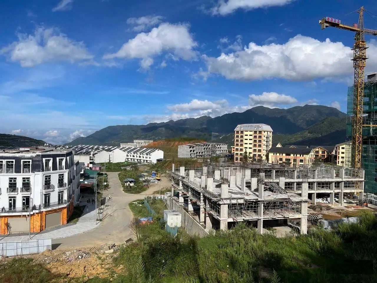 Cần bán gấp căn chung cư 3 ngủ dự án Irista Hill Sapa, diện tích 70m2 giá chỉ 1,6 tỷ