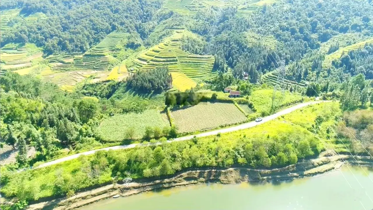 Bán đất du lịch Cao Nguyên đá Hà Giang 4000m2, mặt đường, bám hồ 100m