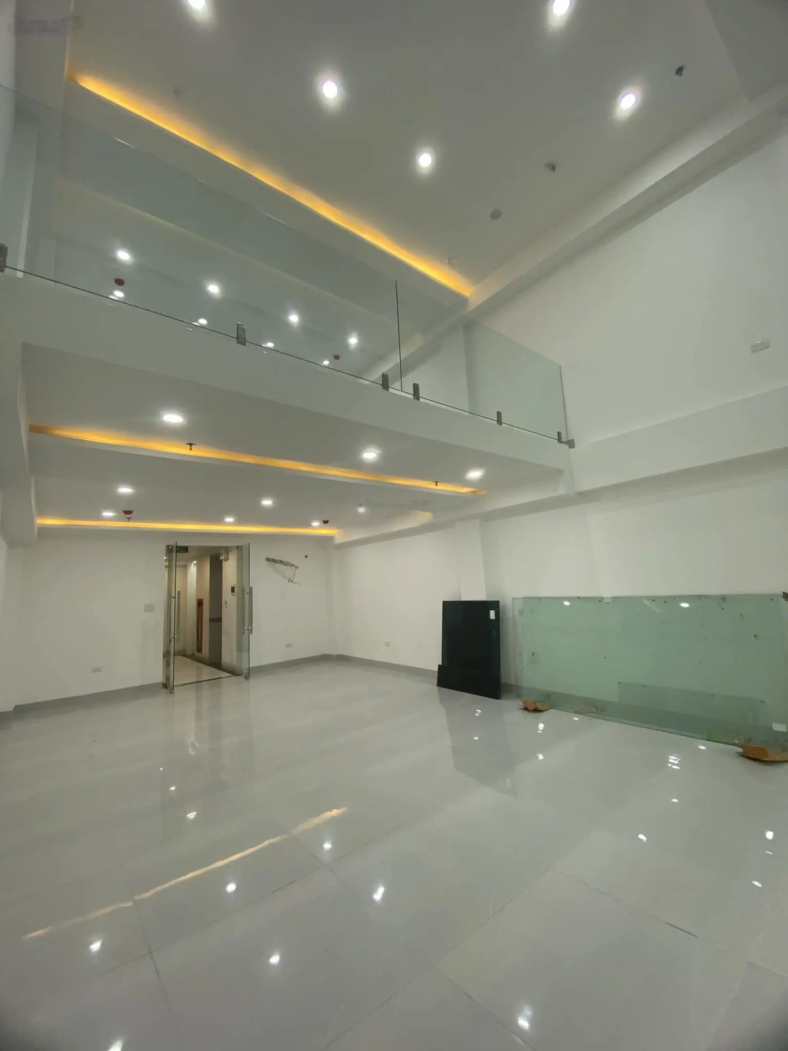 Bán nhà mặt phố Mỹ Đình, 42 tỷ, 80 m2, view đẹp, nhiều tiện ích, thang máy, thiết kế thông sàn