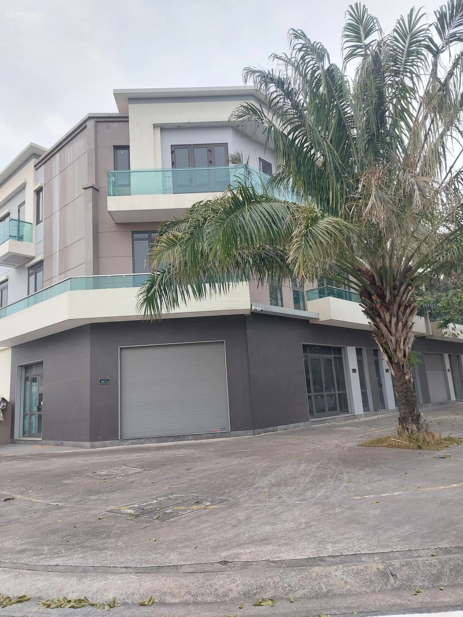 Bán gấp Shophouse 120m2 tại Centa City, 8,896 tỷ