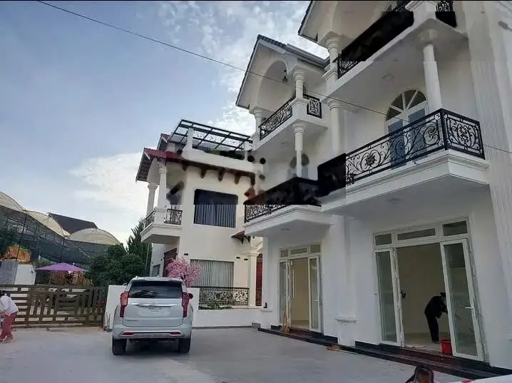 Bán villa Trịnh Hoài Đức, Tp Đà Lạt. Xây làm 2 căn giống nhau. View thung lũng