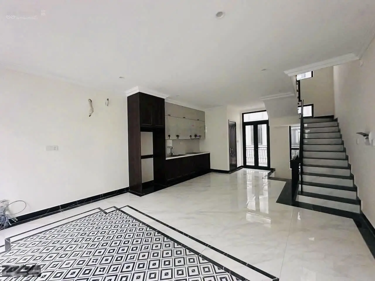 Bán BTLK Sao Biển gần Vincom 55m2 xây 5 tầng 220m2 sàn hoàn thiện full 5 tầng sẵn sổ giá 8,5 tỷ