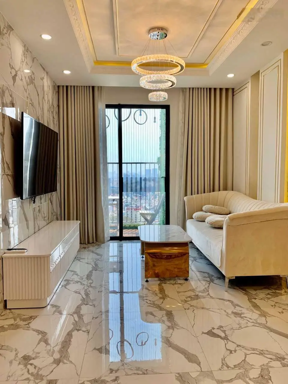 Cần bán gấp CH chung cư Gold View, Q4 100m2, 3PN, 2WC, full giá: 5.8 tỷ. 0933033468 Thái view đẹp