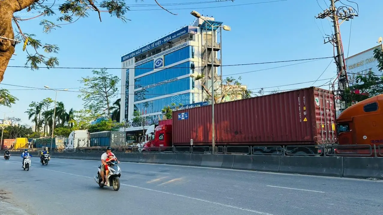 Bán nhà mặt đường Nguyễn Văn Linh (gần Aeon Mall) - 100,8m2 - MT 4,2m - vuông vắn - 72 tr/m2