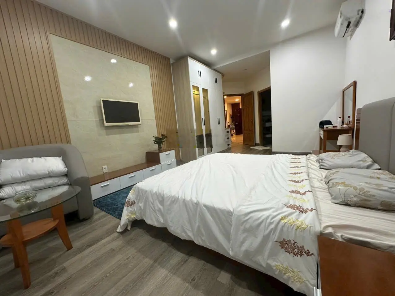 Bán căn hộ chung cư silver sea tower, 114m2, 2pn 2wc, full nội thất mới, có ban công, 0908 209 ***