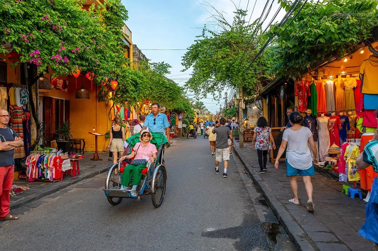 Bán nhà mặt tiền Ngô Quyền - Hội An: Gần chợ đêm, phố cổ