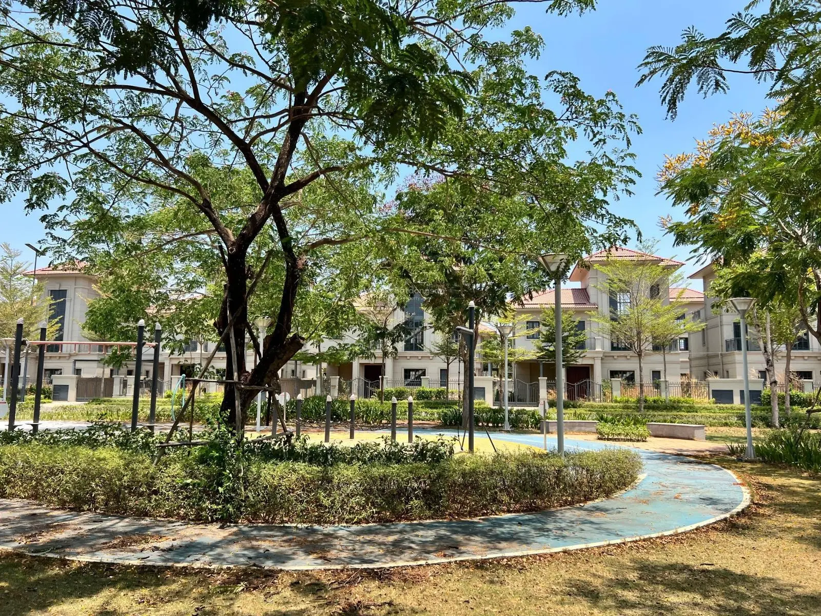 Bán dinh thự có hầm dự án SwanPark vị trí đẹp giá tốt và sản phẩm biệt thự đơn lập giá hợp lý