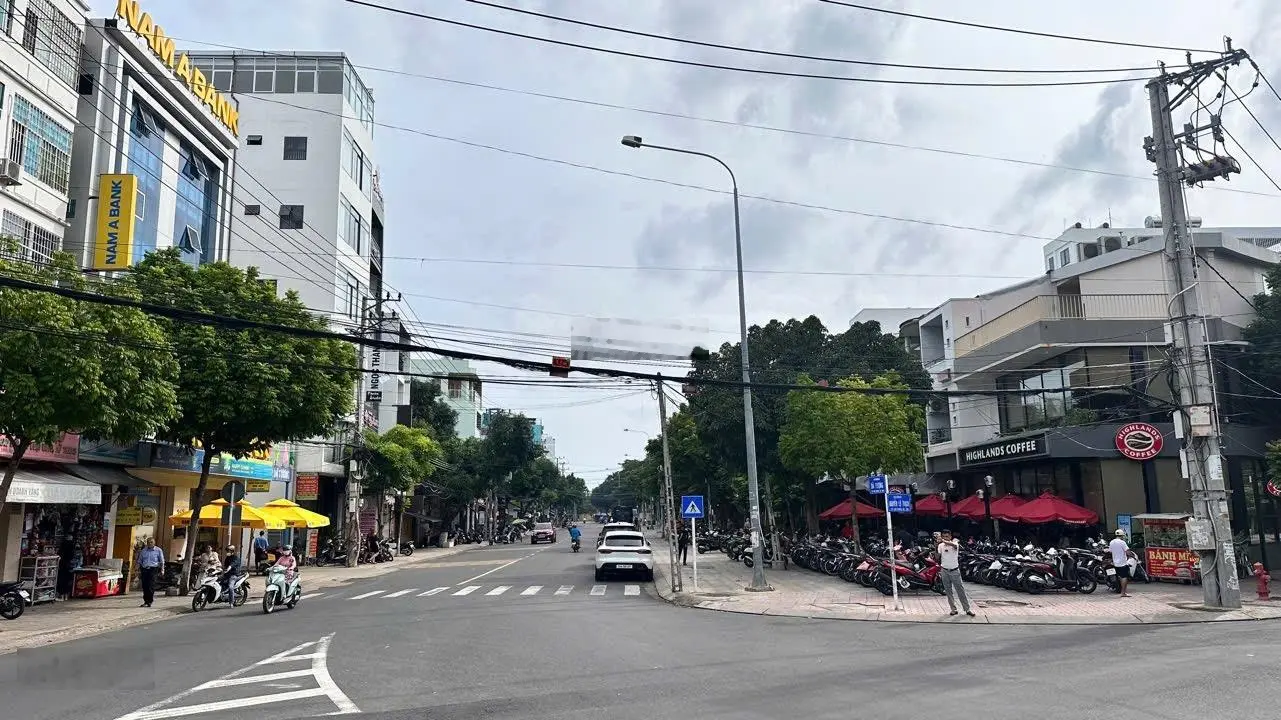 Cơ hội vàng: sở hữu ngay nhà 2 mặt tiền đường dã tượng, nha trang cạnh highland , phố ngân hàng .