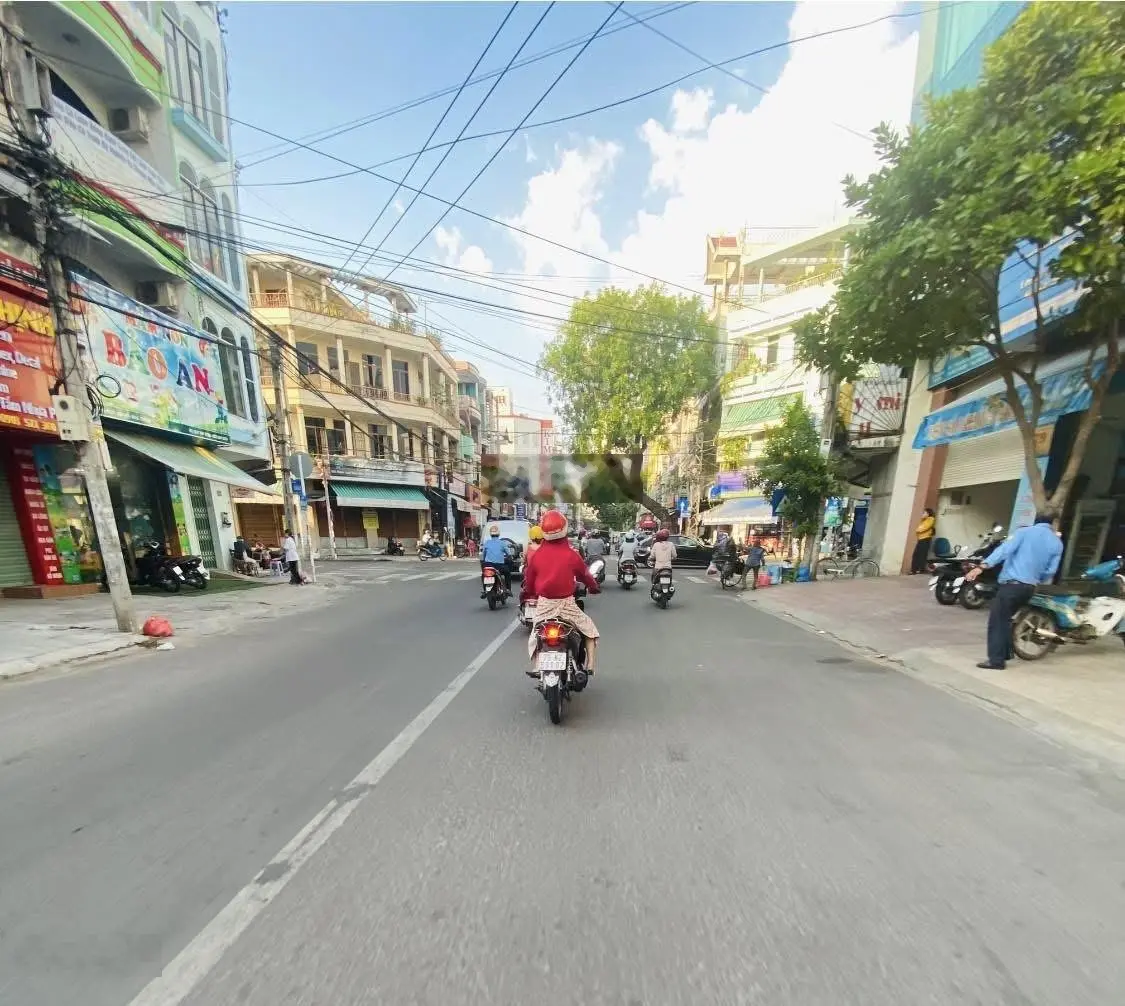 Chính chủ bán nhà mặt phố đường Ngô Gia Tự - Nha Trang. Chỉ 6 tỷ, nhà 4 tầng vị trí sầm uất. Hot!