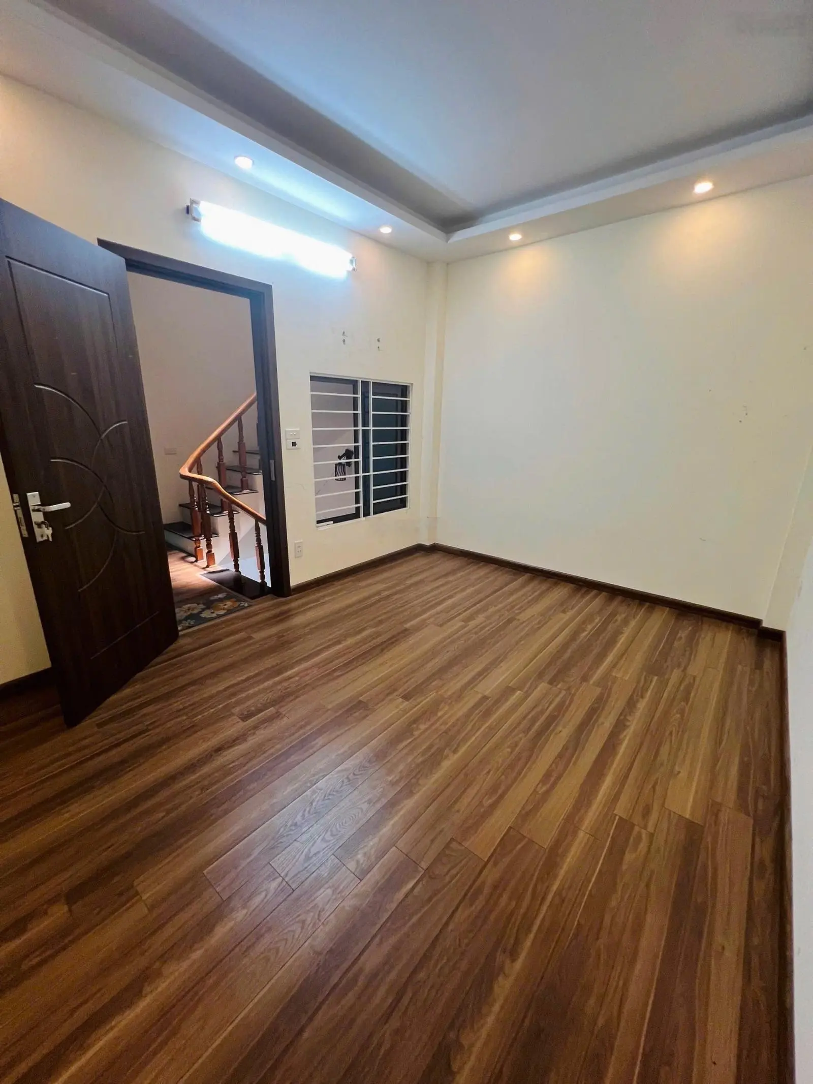 10 tỷ hơn 60m2 ô tô kinh doanh phố Sài Đồng, Vũ Xuân Thiều