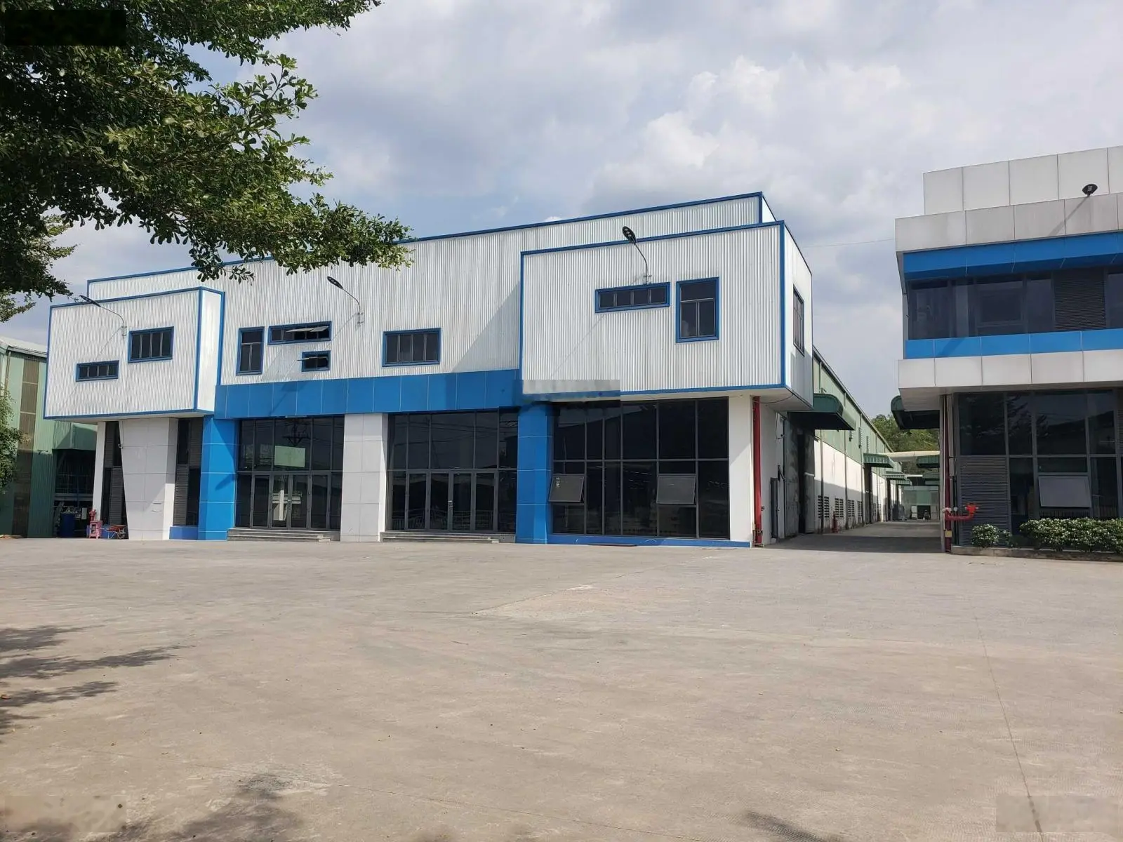 Đang ngộp cần bán nhà xưởng 18.500m2 đang cho thuê sản xuất nội thất 800tr/tháng. Giá 105 tỷ