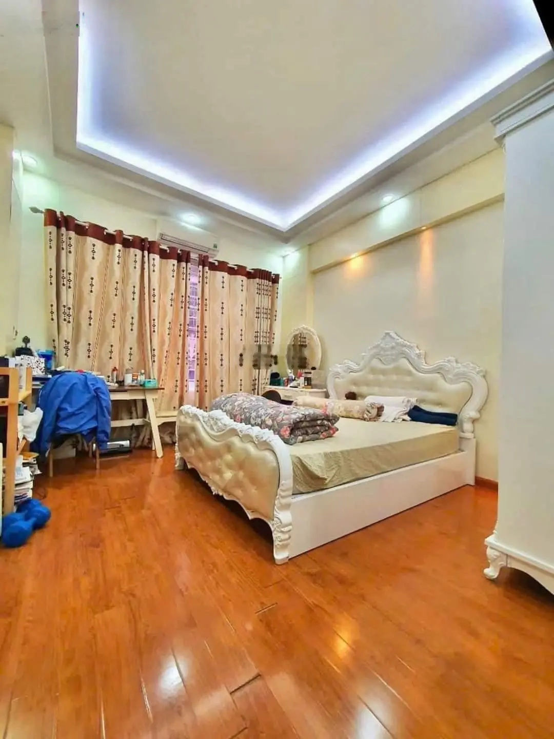 Bán gấp nhà Lê Văn Hiến. 45m2, 4 tầng, lô góc. Ô tô, kinh doanh sầm uất. Dòng tiền tốt. Giá 7 tỷ