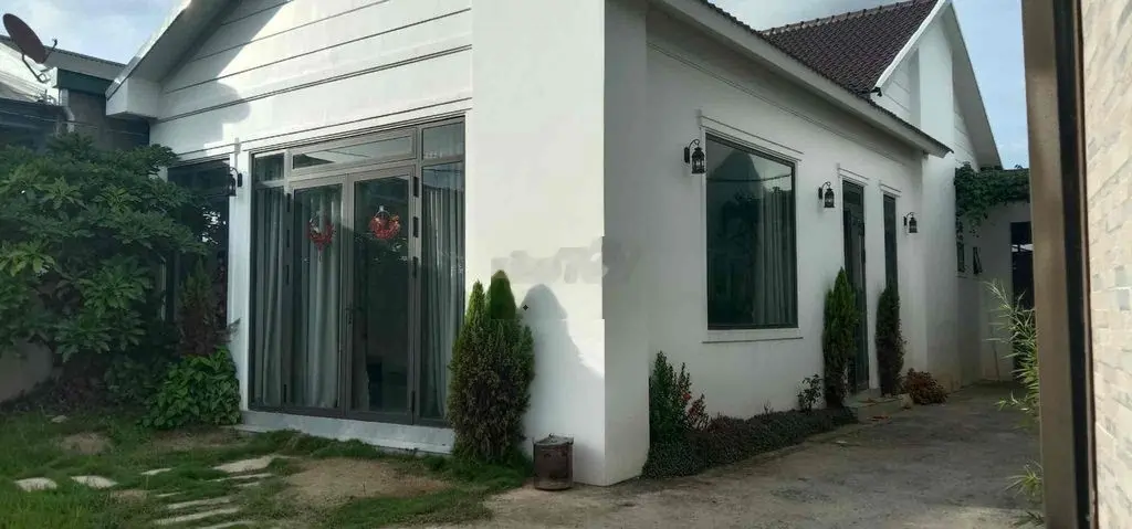 Bán nhà và đất mặt tiền 12,5m, có nhà kính + gara ô tô chuẩn chỉnh