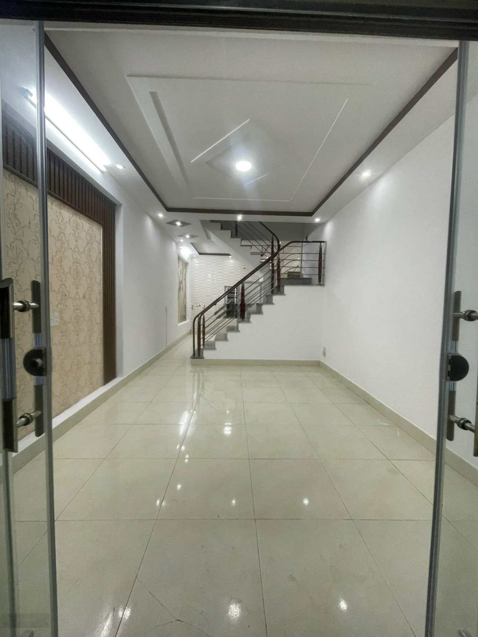 SPĐC - Hàng nóng! Nhà 3 tầng Nam Hải - Hải An đỗ cửa, S: 40m2 nhà 3 tầng. Bìa đỏ chính chủ