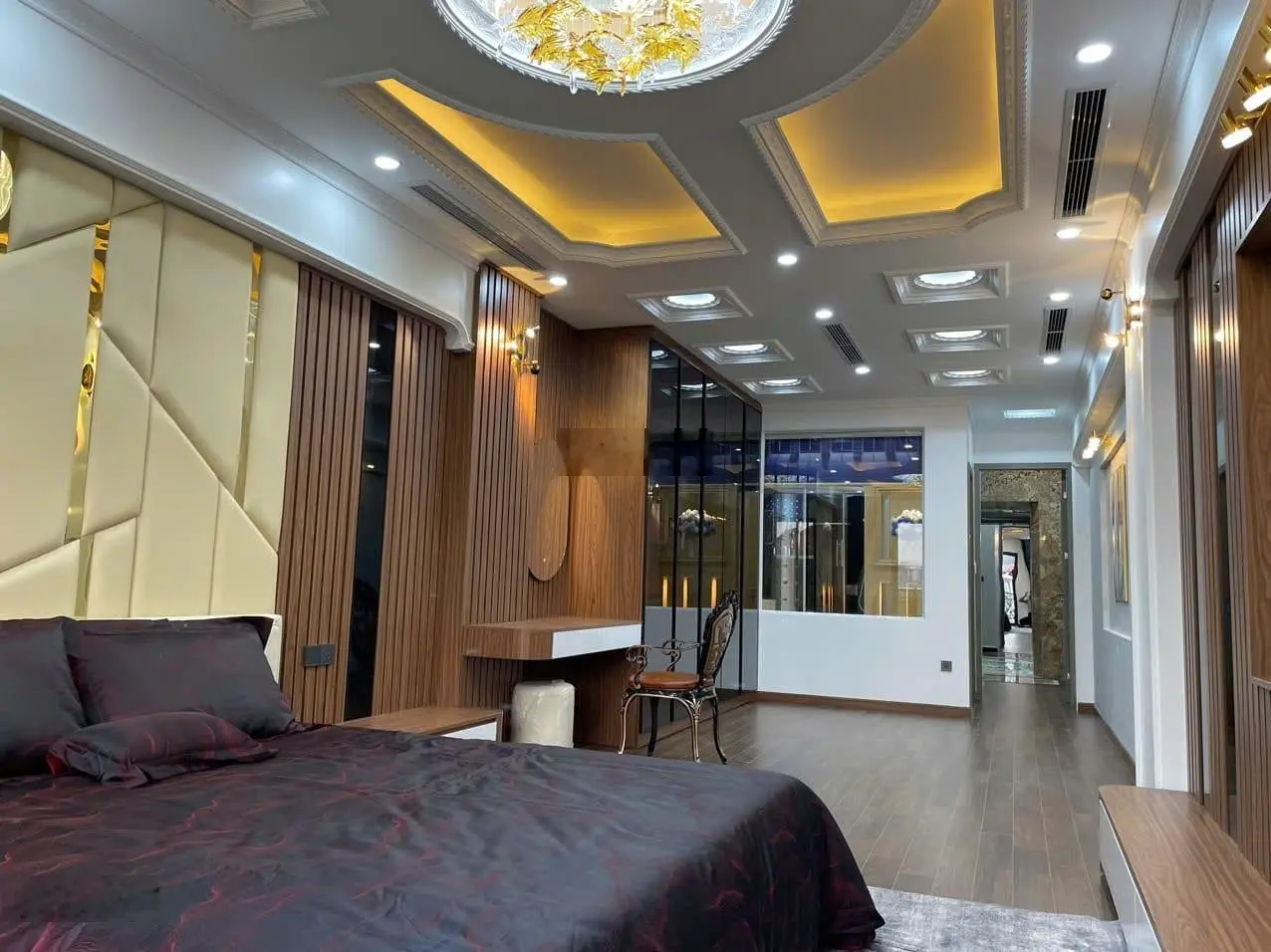 Bán gấp nhà phố Nguyễn Văn Cừ 52m2, 8 tầng thang máy, kinh doanh, full nội thất, view hồ 19. x tỷ