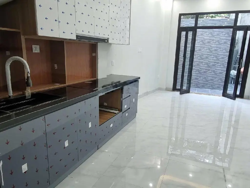 Bán nhà Gia Quất Long Biên 40m2, 5 tầng 5,3 tỷ - mặt tiền rộng gần phố