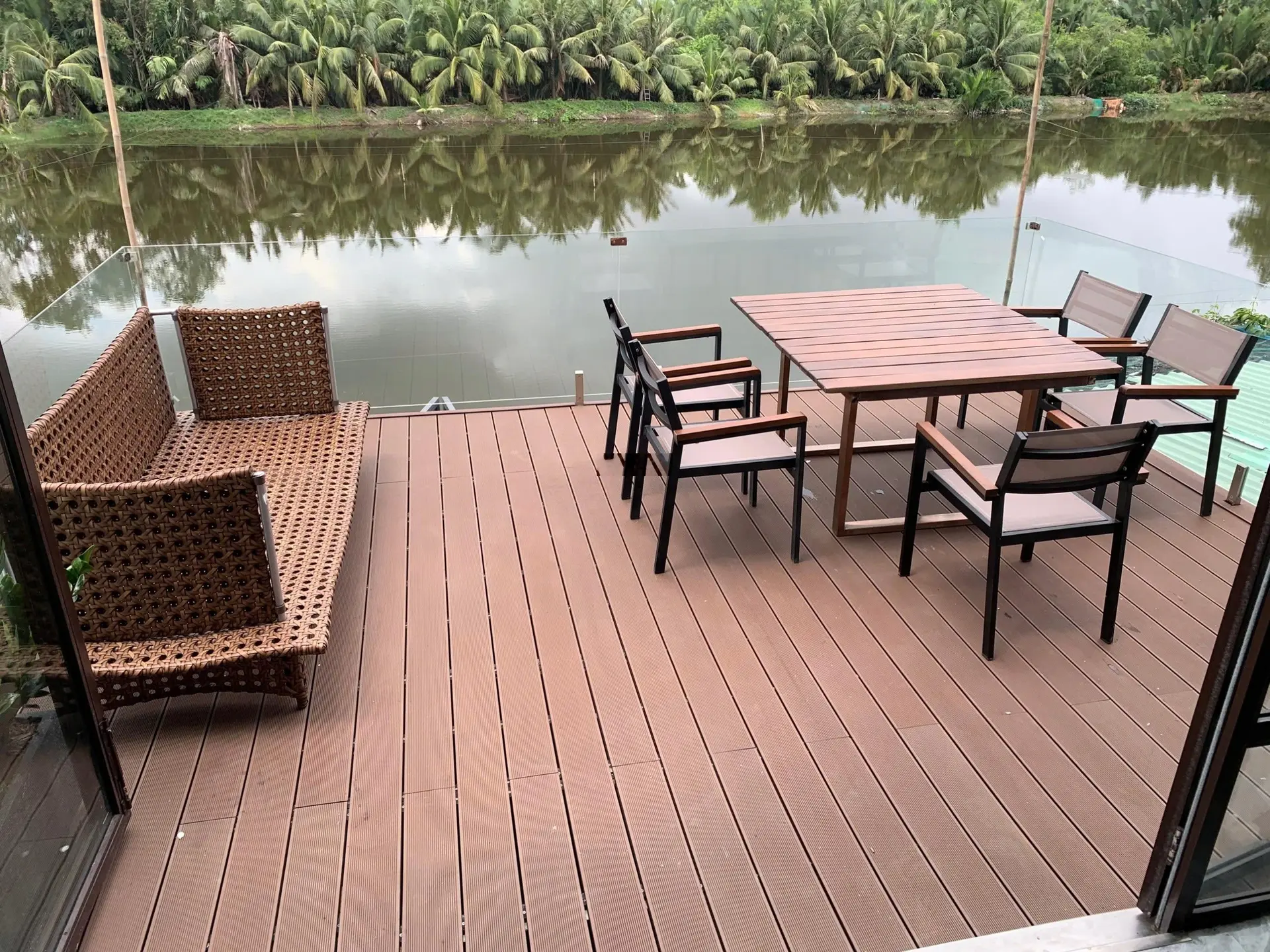 Nhà 4 tầng Nhà Bè, trên 100m2 đất View Hồ, Công Viên, Sông trực tiếp từ nhà bán 8,7 tỷ TLg mạnh.