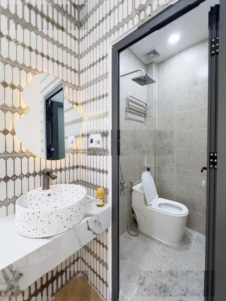 Nhà riêng Nguyễn Trọng Tuyển, 2Tỷ 100. 49m2 với 3PN + 2WC, sẵn HĐ thuê 12tr/ tháng . LH 0909867347