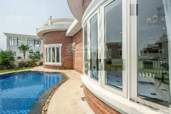 Một căn Villa 3 phòng ngủ, full nội thất xịn xò. 632m2, đã có sổ cá nhân, giá 12.5 tỷ. LH mua ngay