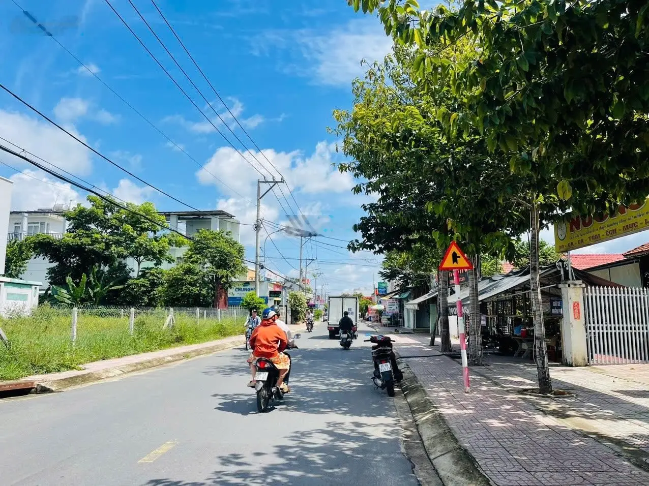 Bán nhanh lô đất mặt tiền đường Nguyễn Tất Thành, Phước Long, Bình Phước diện tích 420m2