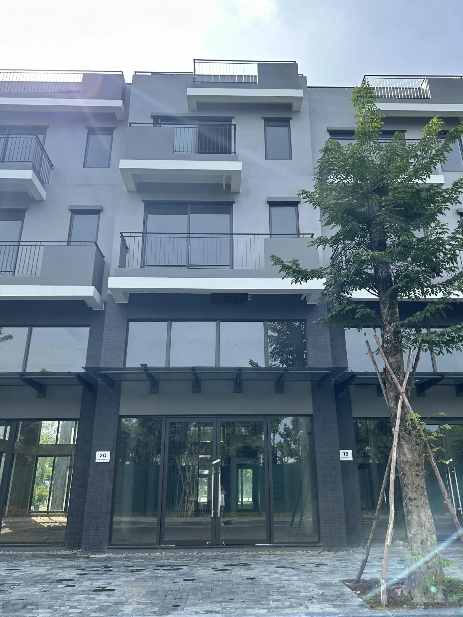 Một căn shophouse Duy nhất 108m2 giá chỉ 5 tỷ xxx, đường rộng 18m tại Eco Central Park