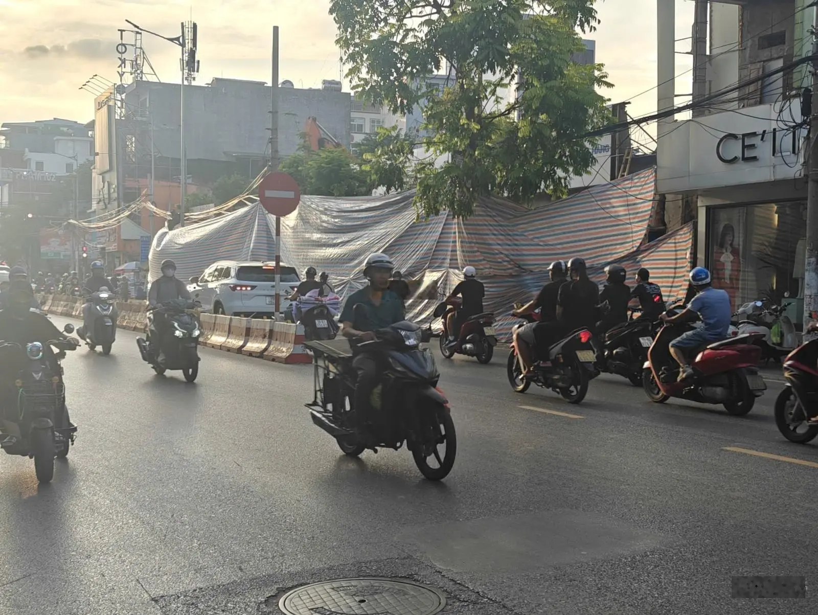 Bán nhà mặt đường Tô Hiệu, ngã 4 Hồ Sen, cực tiềm năng khi dự án Hoàng Huy hình thành, giá quá tốt.