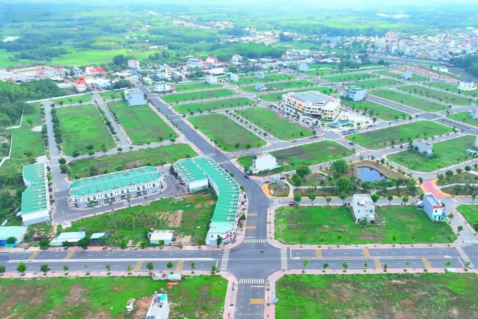 Kẹt tiền bán nhanh lô đất đường N2 Mega city Bến Cát chỉ 1,1 tỷ bao phí. Đường đẹp ra sông Thị Tính