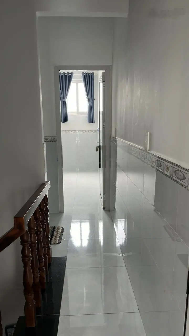 Nhà ở liền, trệt, lầu. DT: 3x12m= 1,35tỷ. TX 31, Q. 12. Có 3p. Ngủ, 2wc