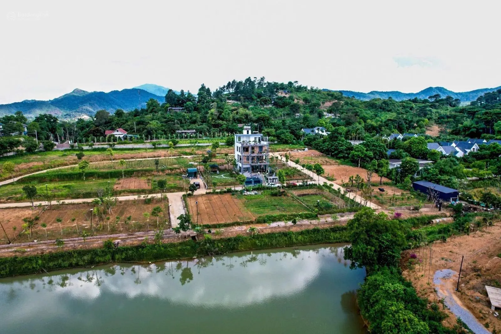 Cần bán lô đất view mặt hồ Yên Bài và núi Ba Vì, khu nghỉ dưỡng đáng sống, đáng đầu tư