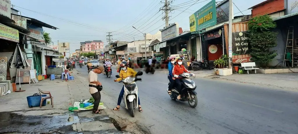 Hiếm, Mặt Tiền Xã Kế Bên 2 Chợ