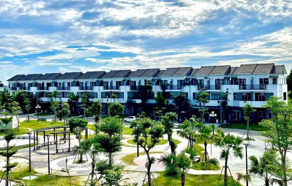 Nhà 3 tầng khu C - Royal Park hướng Đông view công viên chỉ 3,1x tỷ