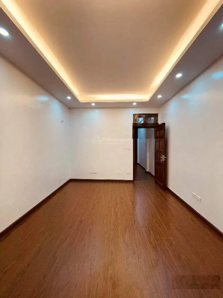 Nhà mới 3Tầng*38m2, Ôtô đỗ cửa, có khu vui chơi trẻ em, gần Chợ, Trường, Điểm Bus, ngay Đồng Mai