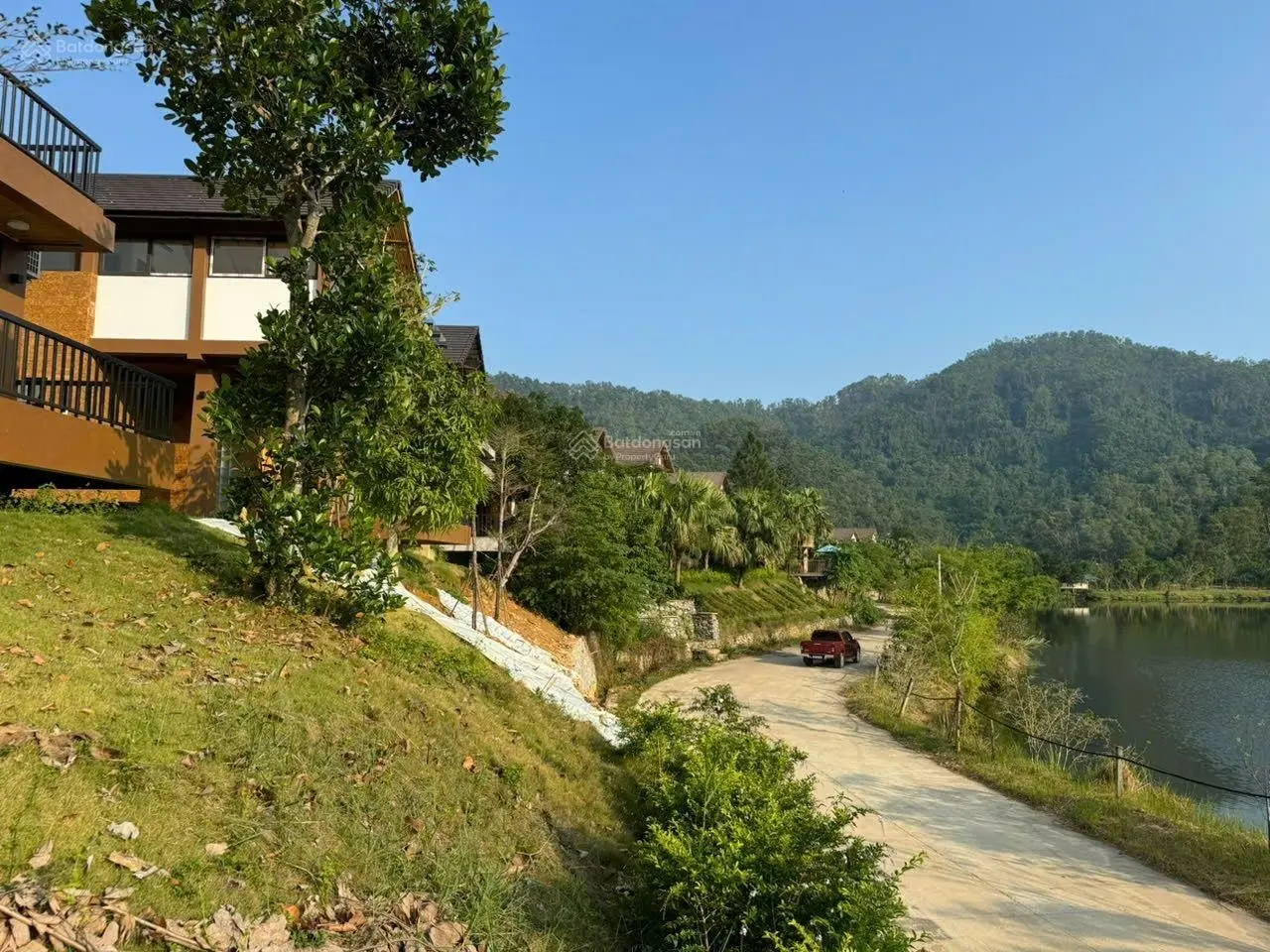 Bán Villa nghỉ dưỡng 287 m2 full thổ cư view sát hồ Bản Xôi, nằm trong khu Thang Mây resort