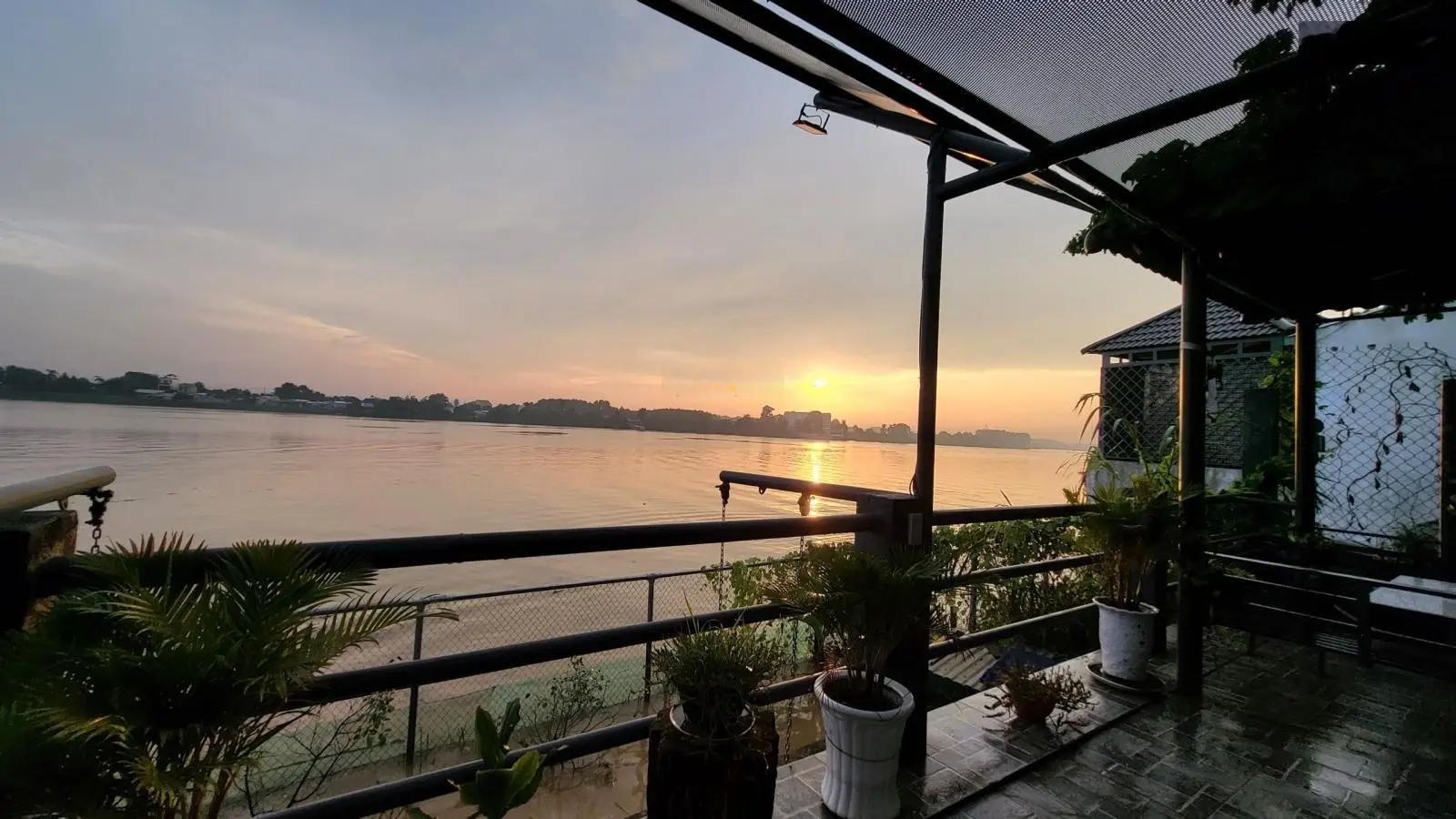 Bán căn nhà nghỉ dưỡng 422m2 view sông xã Bình Hoà, giá chỉ 7.5 tỷ, 2 mặt tiền sông và đường chính