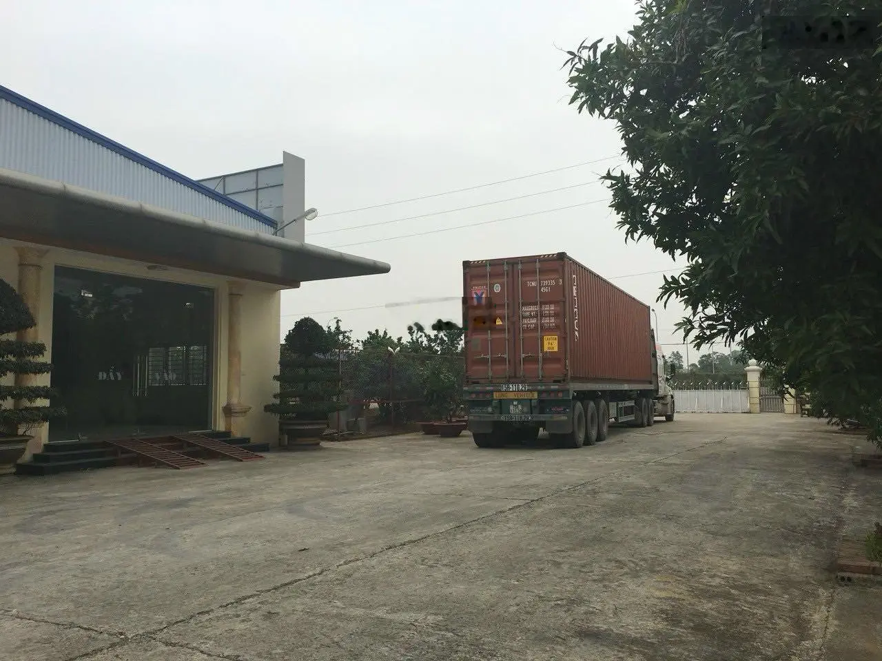 Bán kho nhà xưởng khu công nghiệp Thạch Thất. DT: 9000m2 hai mặt đường có sẵn xưởng đạt chuẩn