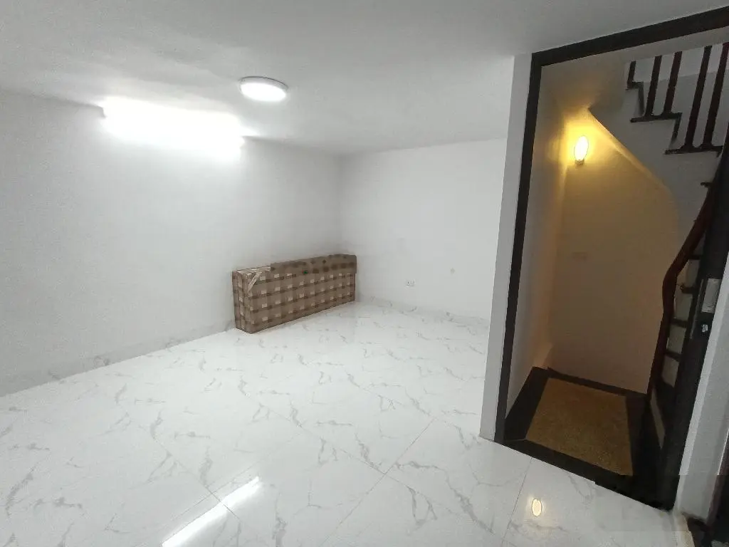 Bán nhà Minh Khai 30m2 nhà đẹp, mặt ngõ kinh doanh