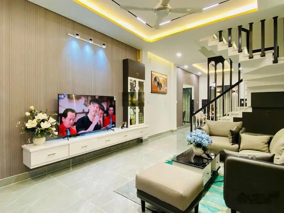 2ty480 còn TL SHR, nhà Nguyễn Phúc Nguyên, P9, Q3, 60m2 3PN 4WC, đang cho thuê 19 triệu/tháng